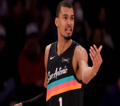 11战全胜!马刺创NBA神迹,文班亚马单月数据堪称恐怖