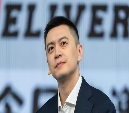 状态真好！前辽宁主帅杨鸣社媒晒休假动态海边打高尔夫球引热议