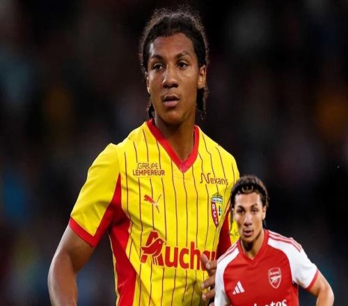 20岁后防天才闪耀法甲攻防俱佳已成转会香饽饽英超两大豪门疯抢