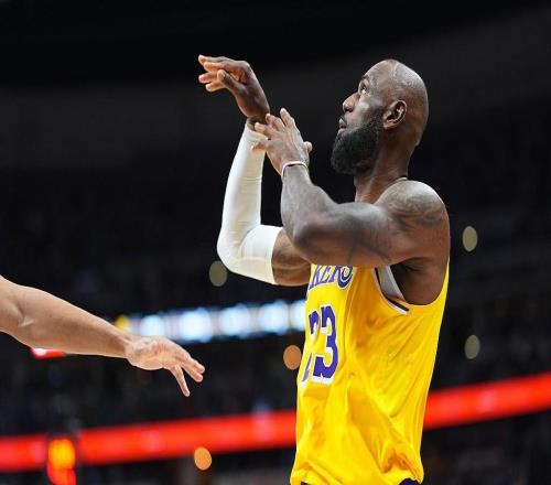 里程“悲”之夜，詹姆斯11投7中得到16分5篮板8助攻，正负值10