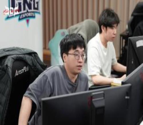 从选手到名帅！Tabe解锁超级成就：带领四支不同队伍杀入LPL决赛