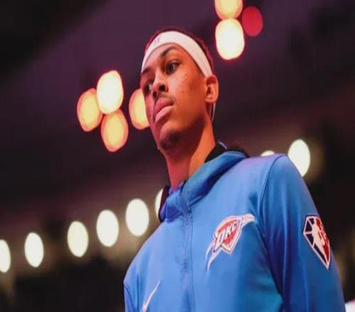 17歲賺了一百萬美元，25歲被CBA裁員