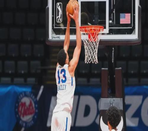 17歲賺了一百萬美元，25歲被CBA裁員