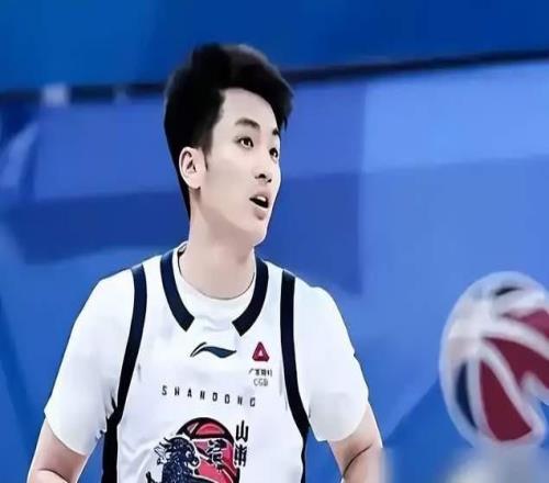 山东男篮锻炼于德豪都未能阻止新疆队惨败,邱彪面对老东家太狠了