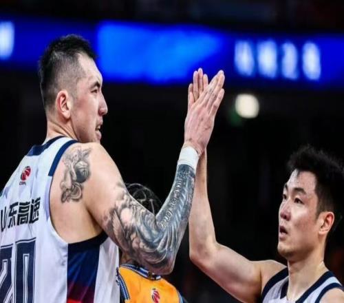 CBA季后赛！上海男篮vs山东男篮，赛前带来上海男篮张镇麟、偰李永炜、怀特塞德以及山东男篮高诗岩的最新消息