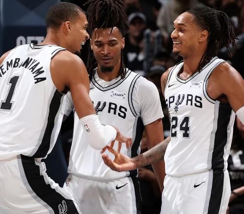 随着马刺7分险胜，尼克斯夺赛点，NBA季后赛最新排名出炉！