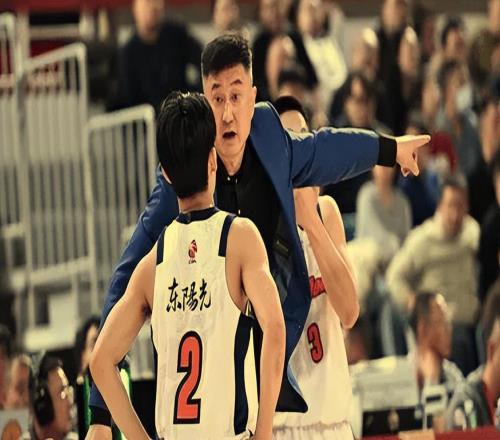 徐杰仅得4分崔永熙投篮4中0一分未得,广东宏远落后北京首钢队9分