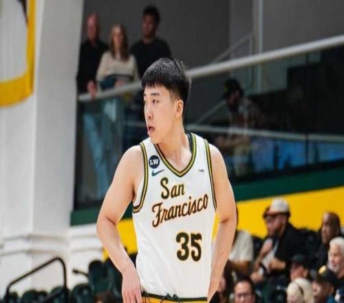 男篮国手王俊杰自宣:从旧金山大学转校麻省大学终极目标冲NBA