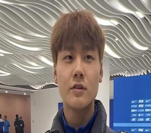 大连5外援齐发青岛，毛伟杰大考顶住叶博亚冲击斯坦丘能踢半场