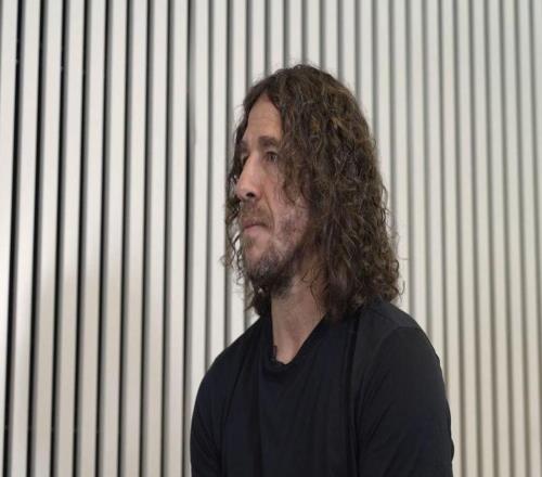 普约尔：巴斯托尼在巴萨当后卫不容易，而且买人也得看条件