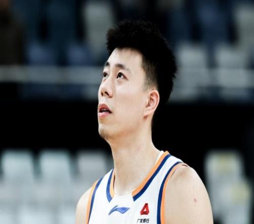 上海狂胜20山东进四强：洛夫顿20+9+5陈林坚21分王哲林14+6