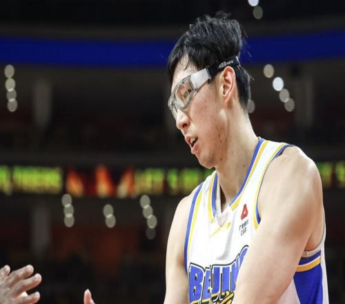 媒体人:北京惨遭广东绝杀,两大超级内线今晚表现令人汗颜