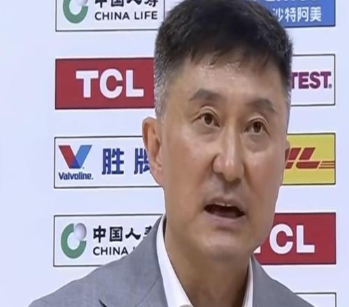 杜锋：今天的团结和永不放弃的精神是球队三十多年沉淀下来的