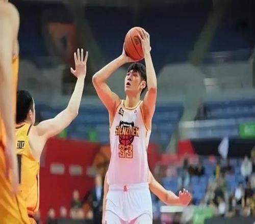 CBA一天罚21万！季后赛乱象频出，罚单敲醒了谁