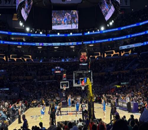 NBA四强定2席！卫冕冠军横扫湖人+詹姆斯两双，骑士追平活塞