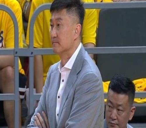 杜锋：出局无遗憾我们拿了11个总冠军很多队伍都没有拿过总冠军