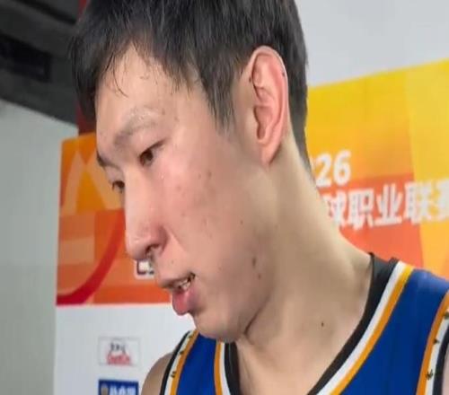 北京晋级更衣室采访！翟晓川曝全队群策群力，周琦展高球商！