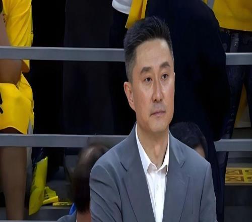 广东记者质疑杜锋：整个赛季，都没有将奎因放在合适的位置