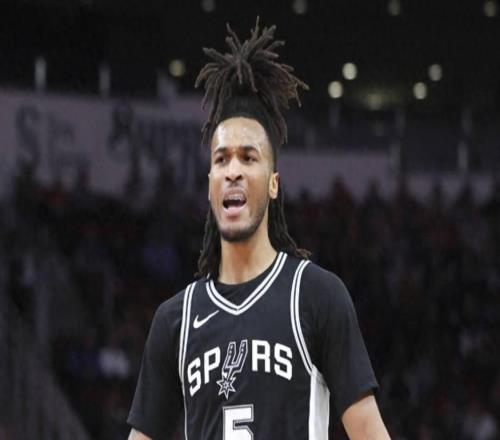 打破NBA纪录！21岁年轻小将卡斯尔32+11+6，封神表现爆穿森林狼