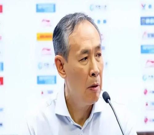 上海为何主场爆冷输给北京男篮卢伟承认差距，许利民一点不含蓄