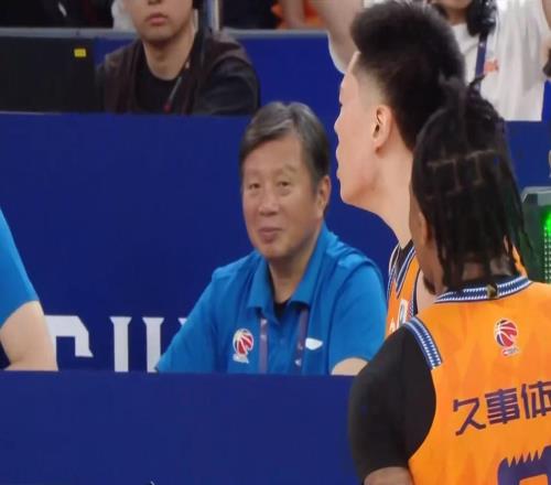 后卫线被打爆了！上海队可能强挖徐杰，“1换1”交易广东成双赢