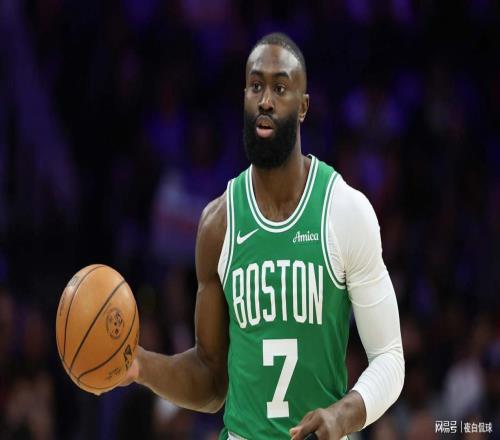 NBA骂战升级！杰伦布朗怒怼“美国杨毅”，痛斥其只顾博眼球
