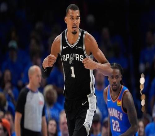 NBA西决第一战“炸裂”双加时，文班“超燃”数据拯救马刺