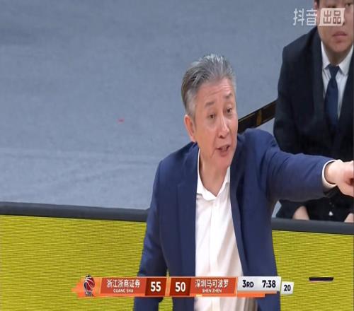 深圳输G2揪出最大毒瘤!14投11铁+5失误,一顿乱扔太独,坑惨球队