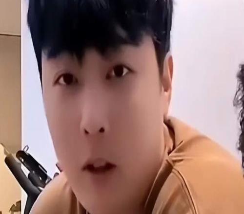 为何突然离开广东退役24岁中锋公开回应霸凌，提到杜锋，释然了