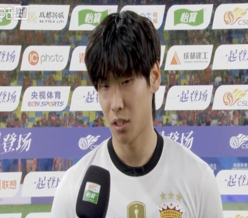 李新翔：大家团结一心拿下了比赛，教练让我们放开做自己