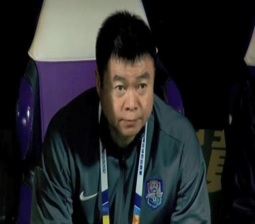 记者:于根伟下课解决不了问题,后金元时代没钱是万万不能的