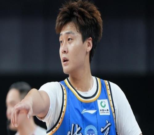 12!北京不敌上海,赛后还有4个坏消息,周琦和球队貌合神离