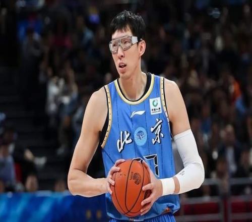 周琦仅得1分：北京首钢半场落后上海队20分，杜锋的名言还管用吗