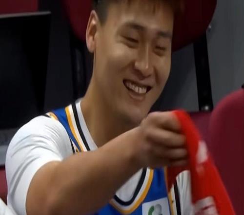 再引争议！赵睿回应北京溃败却偷笑：生活如此美好没理由不微笑
