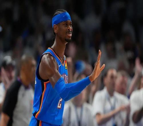 NBA哈腾夹臂扯发引争议，亚历山大：他是我们的脊梁