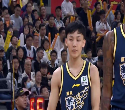 完爆怀特塞德+碾压麦基！CBA暴力内线打出身价，将被广东队挖走