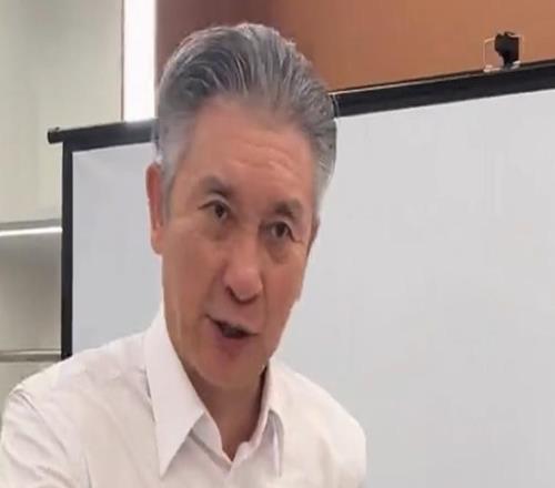 深圳夺G3更衣室！郑永刚力挺关键球，赞巴吉表现，眼神极其坚定！