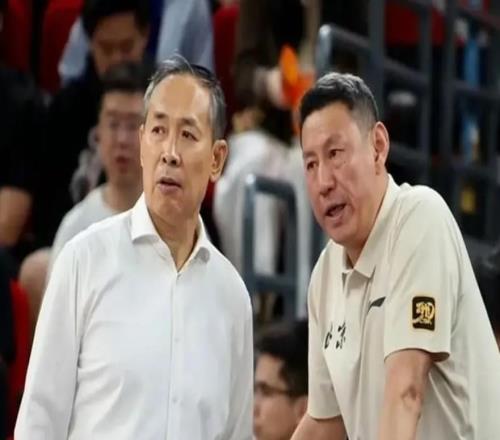 北京输球后疑似内讧许利民已被架空了：李楠越权指挥球员都懵了