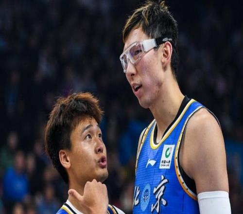 周琦斗志遭质疑:最后两场仅7分与6分下半场0分提前下场认输