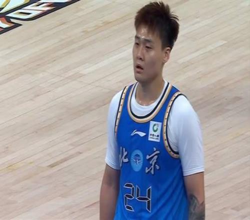 上海男篮逆转20分晋级，卢伟变阵成功刘铮19+4北京浪费一手好牌