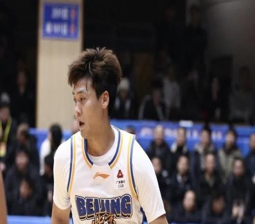 北京更衣室崩盘G3G4毫无凝聚力，球员与教练杂乱无章！