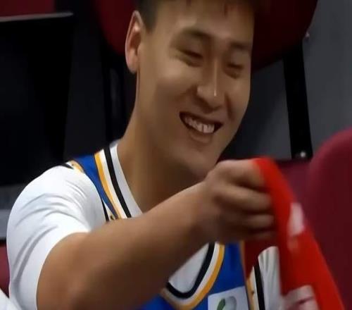 微笑，还是微笑！无缘决赛事不关己赵睿笑对球迷质疑，错了吗