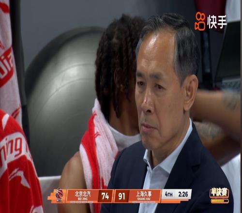 CBA出现罕见一幕!2教练各拿一个战术板,同时讲战术,该听谁的