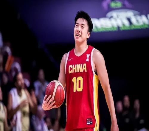 耐高颁奖嘉宾重量级!王俊杰颁发纪念T恤,小丁与艾伦颁发MVP奖杯