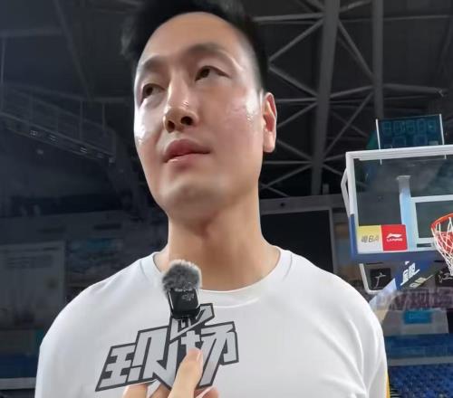 被广东三队疯抢区俊炫被曝欲重返CBA,驰援杜锋成首选!