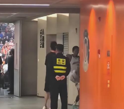 来了!总决赛第一笔罚单!50分先生情绪失控