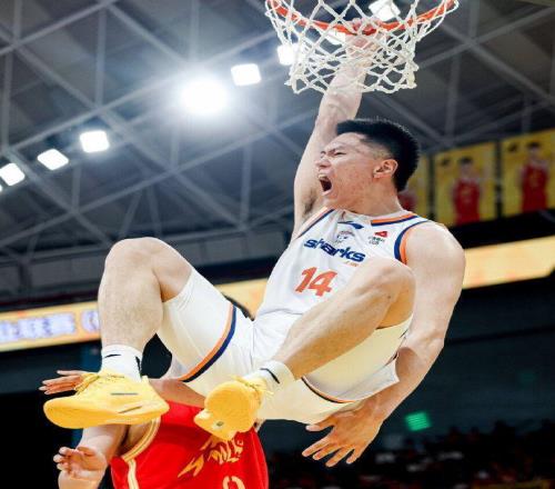 谁能想到！上海总决赛篮板王仅1米98，3战场均8.3板比王哲林还多