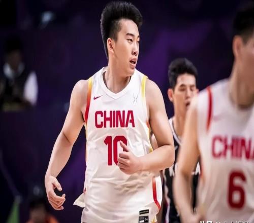 11个前场板砸晕对手！FMP主帅赛后点名王俊杰：来塞尔维亚打球
