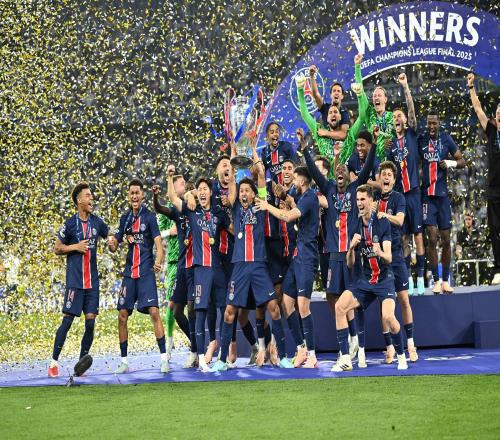 欧足联新赛季足球球衣的拍卖竟然成了阿迪耐克和彪马的狂欢秀_英超直播