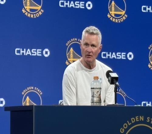 科尔对继续追逐纪录的决定表示尊重克莱在投中14个三分时最后一个球也曾连续失误三次_NBA直播